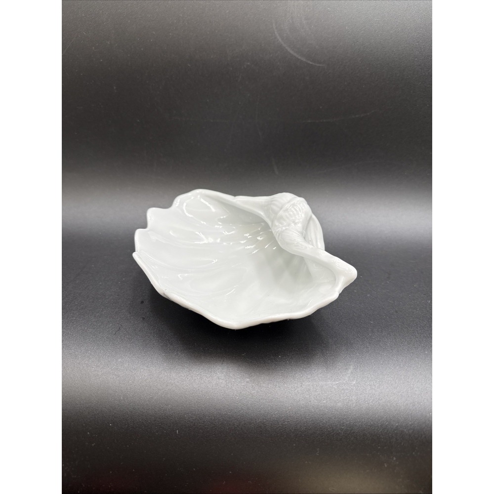 Pottery Barn White Clam Scallop Shell Appetizer / Soap Dish Discontinued EUC